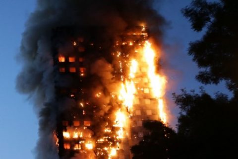 Fire engulfs Grenfell Tower, a residential tower block on June 14, 2017 in west London. The massive fire ripped through the 27-storey apartment block in west London in the early hours of Wednesday, trapping residents inside as 200 firefighters battled the blaze. Police and fire services attempted to evacuate the concrete block and said "a number of people are being treated for a range of injuries", including at least two for smoke inhalation.   / AFP PHOTO / Daniel LEAL-OLIVAS