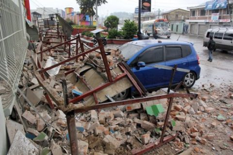 View of damages caused by an earthquake in Quetzaltenango, 220 km from Guatemala City, on June 14, 2017. A strong 6.9 magnitude earthquake hit western Guatemala early on Wednesday, killing at least two persons and causing power cuts, as well as damage to some buildings, officials said / AFP PHOTO / MISAEL LOPEZ
