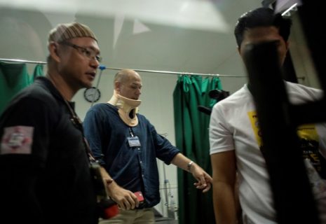 ABC journalist Adam Harvey wears a neckbrace inside a clinic at the Lanao Del Sur Provincial Capitol in Marawi, on the southern Philippine island of Mindanao on June 15, 2017. A stray bullet hit Harvey's neck inside the Provincial Capitol. / AFP PHOTO / NOEL CELIS