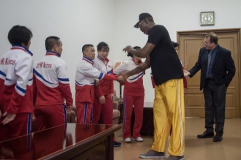 Former NBA star Dennis Rodman (R) of the US greets North Korean athletes at the Pyongyang Indoor Stadium on June 15, 2017 Rodman arrived in the North Korean capital on June 13 on a mission he said he believed the US President would be "pretty happy" about, adding he was trying to accomplish something that "we both need". / AFP PHOTO / KIM Won-Jin