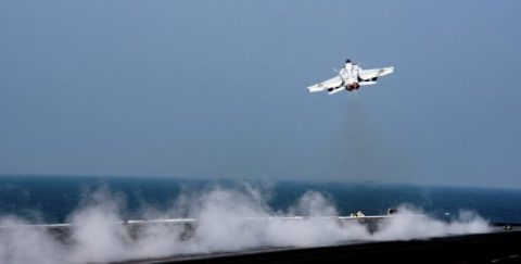 This US Navy photo released October 21, 2016 shows an F/A-18E Super Hornet launching from the flight deck of the aircraft carrier USS Dwight D. Eisenhower on October 20, 2016 in the Gulf.  A US F/A-18E Super Hornet shot down a Syrian regime plane on June 18, 2017, after it dropped bombs on US-backed forces fighting the Islamic State group in northern Syria, the US-led coalition said. / AFP PHOTO / Navy Media Content Operations (N / Petty Officer 3rd class Nathan T. BEARD / RESTRICTED TO EDITORIAL USE - MANDATORY CREDIT "AFP PHOTO / US NAVY/PETTY OFFICER 3RD CLASS NATHAN T. BEARD" - NO MARKETING NO ADVERTISING CAMPAIGNS - DISTRIBUTED AS A SERVICE TO CLIENTS