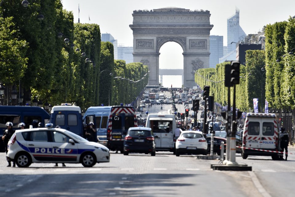 Police seal off the Champs-Elysees avenue on June 19, 2017 in Paris after a car crashed into a police van before bursting into flames, with the driver being armed, probe sources said. A source close to the investigation said the driver was "seriously injured".  / AFP PHOTO / ALAIN JOCARD