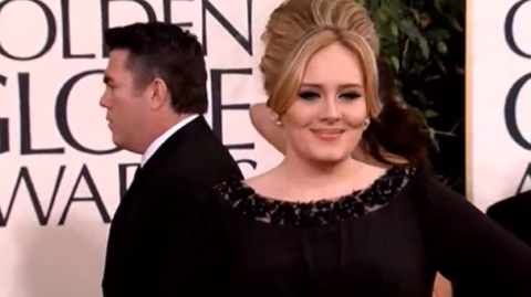 British singer Adele visited Grenfell Tower in London on Thursday (June 15) during the early hours.(photo grabbed from Reuters video)