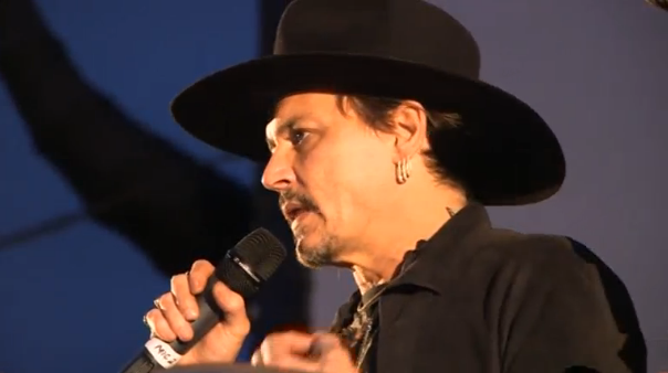 Hollywood_star_Johnny_Depp_delights_fans_at_Glastonbury