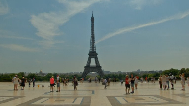 Tourists_bath_in_Paris_fountain_as_heatwave_hits_France