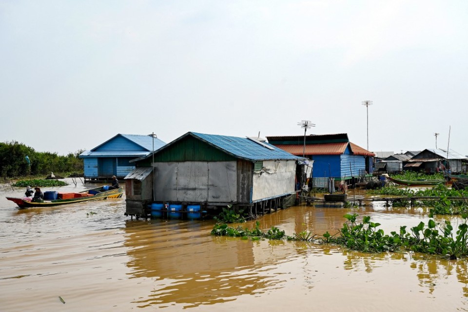 Poor Floating 'Floating toilets' help Cambodia's lake-dwelling poor