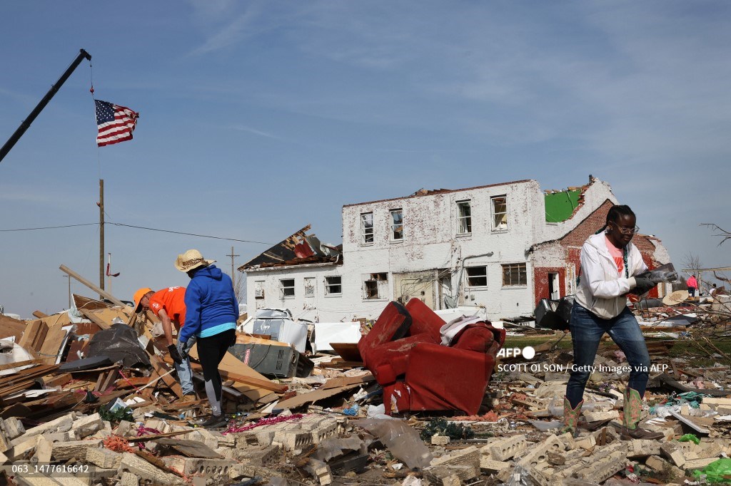 Deadly storms and tornadoes sweep through US