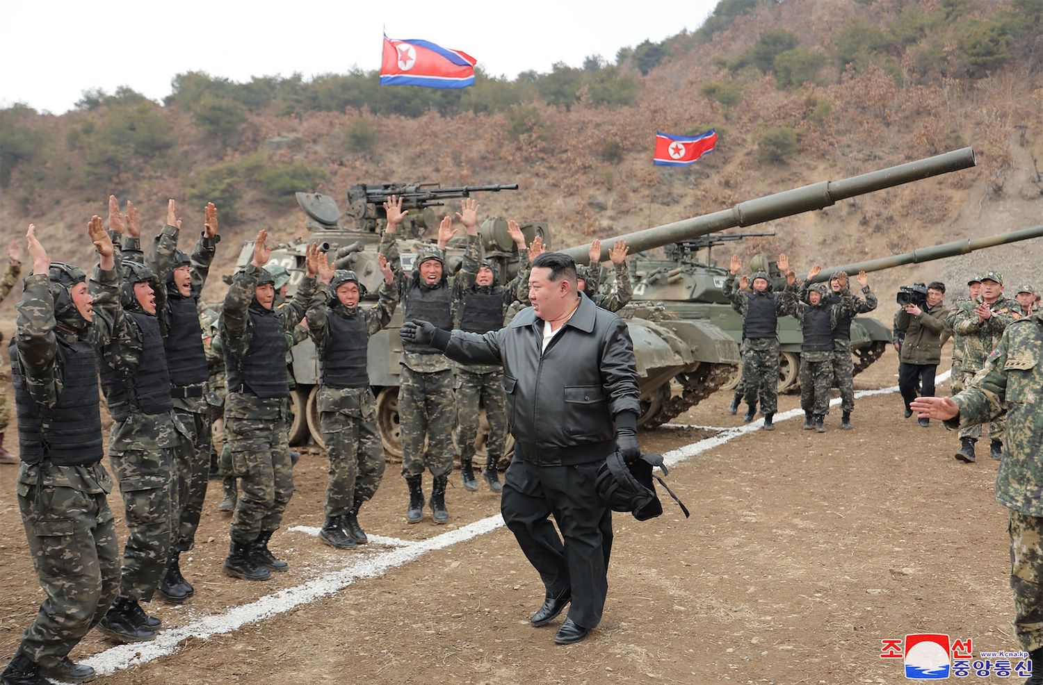 N Korean Leader Unveils And drives New Battle Tank n-korean-leader-unveils-and-drives-new-battle-tank
