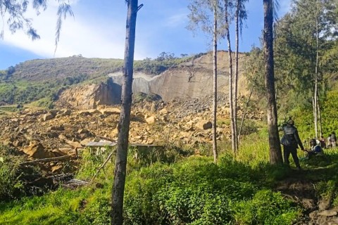Massive landslide hits Papua New Guinea, many feared dead
